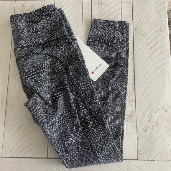 lululemon Fast and Free 7/8 Black and White Women's Leggings - Picture 4 of 13